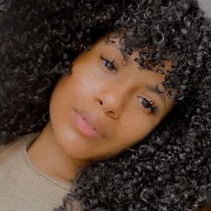 Meet your Posher, Dakota